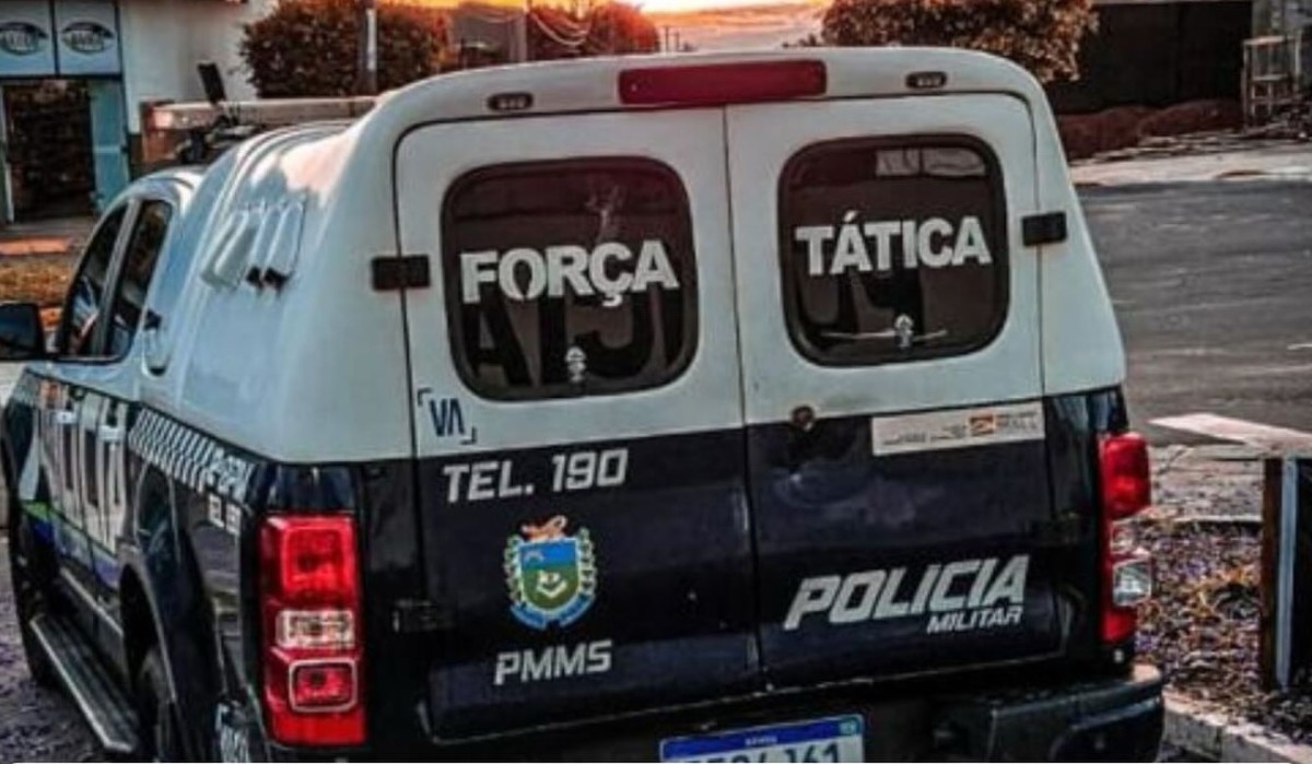 No Jardim Paraíso em Naviraí, Força Tática detém jovem com mandado de prisão por furto 