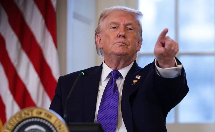 Trump vai taxar países que negociarem com Irã. Brasil pode ser afetado