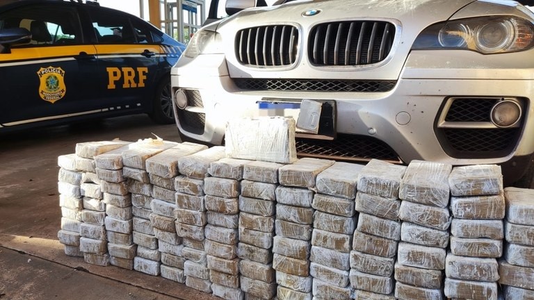 PRF apreende BMW com 130 quilos de cocaína em rodovia de MS