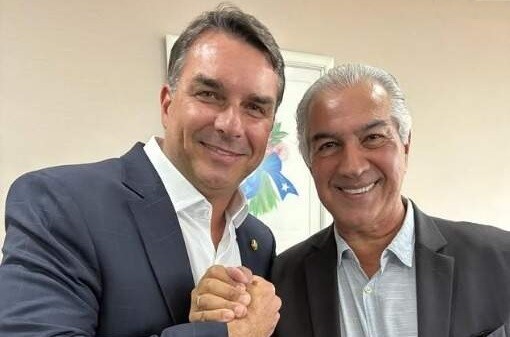 Flávio Bolsonaro participa da abertura da Expogrande na quinta
