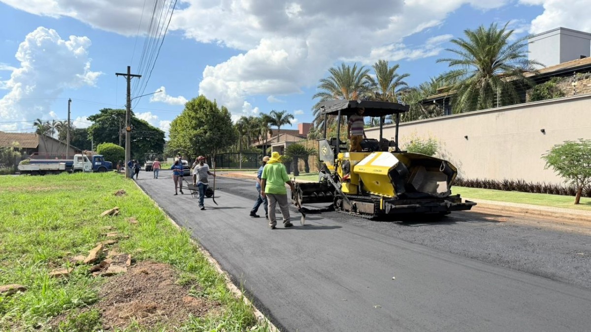 Em Naviraí obras de recapeamento asfáltico são retomadas