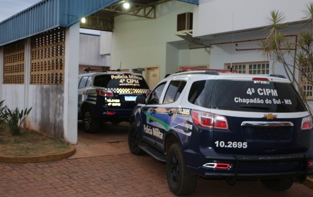 Homem é preso após atacar cunhada e irmão com golpes de martelo