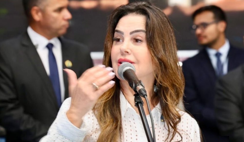 Mara Caseiro cobra operação tapa-buracos na Vila Planalto, em Campo Grande 