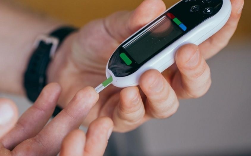 Saúde de Naviraí amplia combate ao Diabetes com novos aparelhos de medição de glicose 