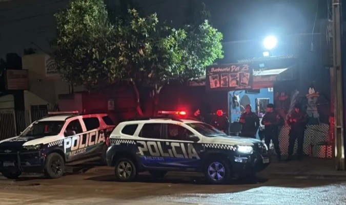 Adolescente morre durante brincadeira com arma após tiro acidental em barbearia