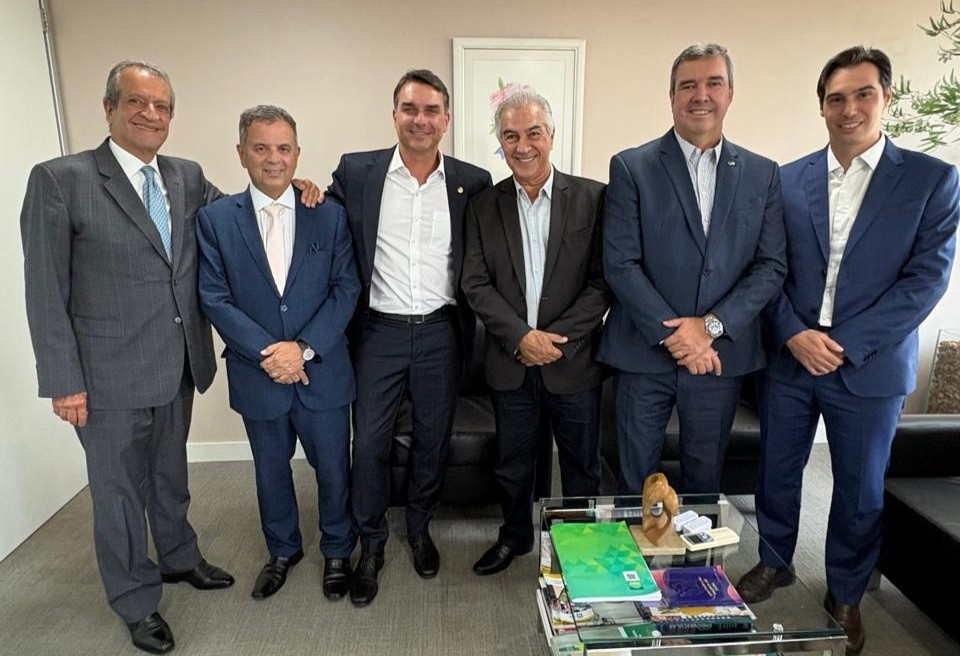 Flávio Bolsonaro afasta risco de racha e reafirma união com Riedel e Reinaldo