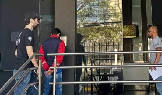 Suspeito de produzir vídeos de abuso é preso com criança de 5 anos no quarto