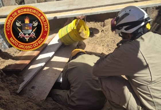 Bombeiros resgatam idoso soterrado durante escavação de fossa em Bataguassu