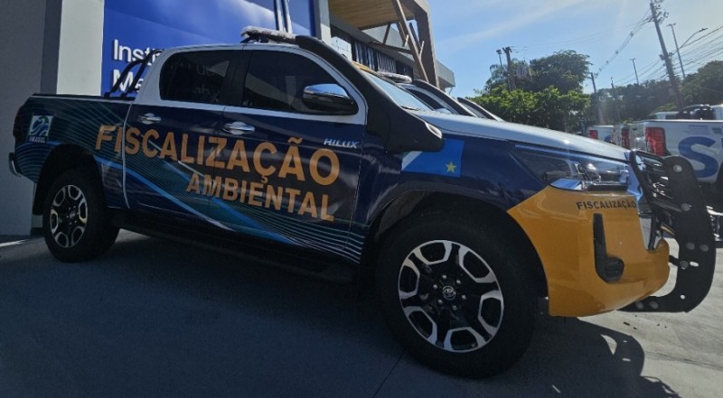 Imasul recebe onze caminhonetes e dois tratores para reforçar fiscalização e equipar unidades de conservação