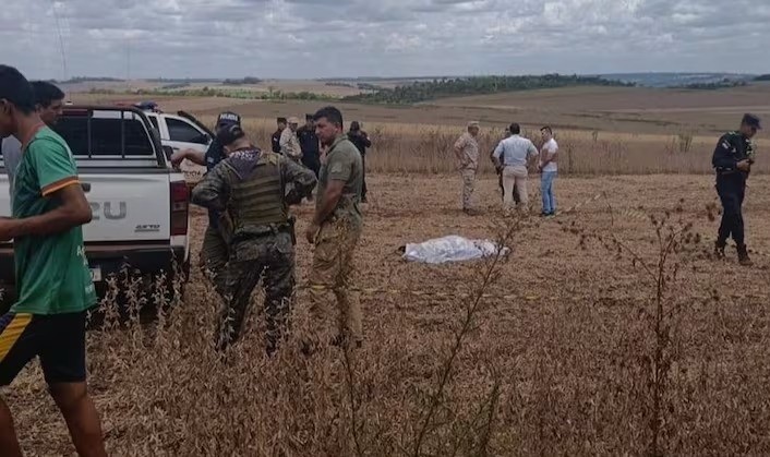 Dois brasileiros são mortos por pistoleiros em lavoura de soja na fronteira