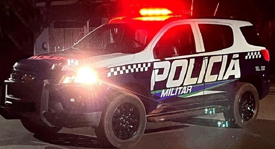PM de Naviraí desconfia de coação, realiza varredura e prende agressor escondido dentro de residência