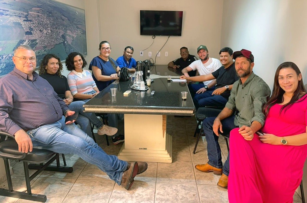 Associação de Moradores do Porto Caiuá é recebida pelo prefeito Rodrigo Sacuno