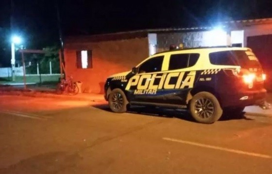 Pai é denunciado por agredir filha adolescente por causa de namoro 