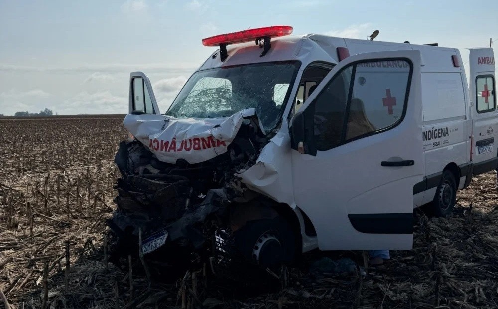 Paciente em tratamento de câncer morre após colisão de ambulância na BR-060
